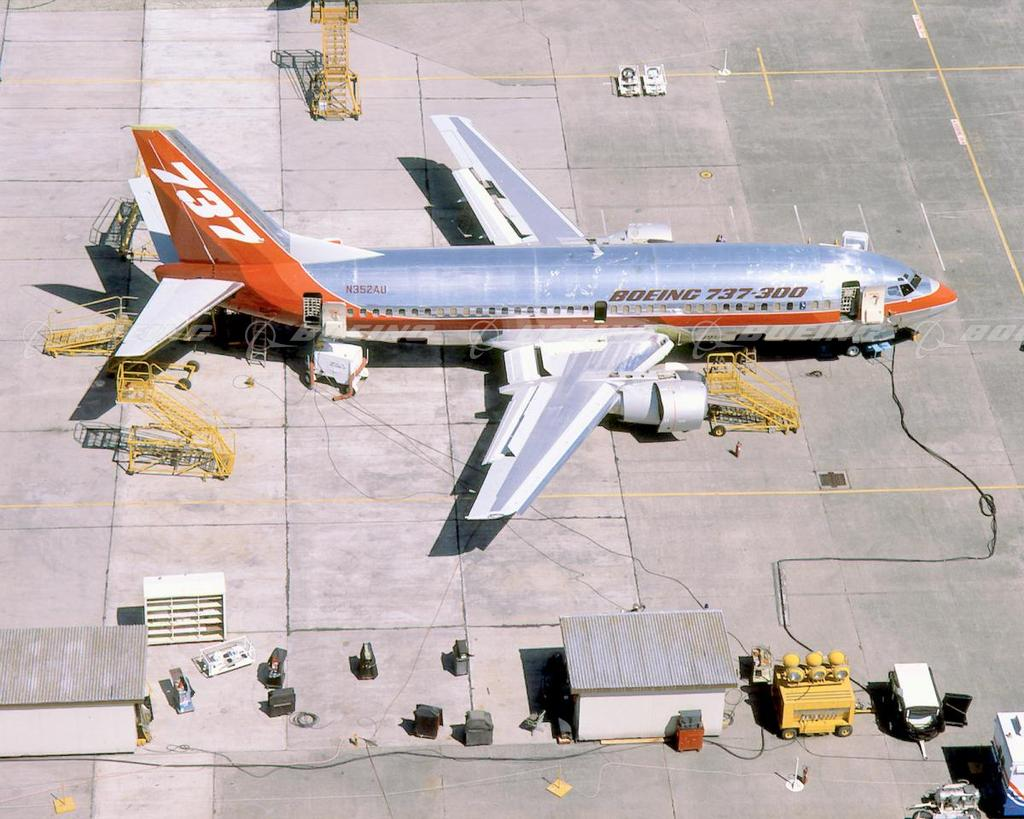 波音737-300